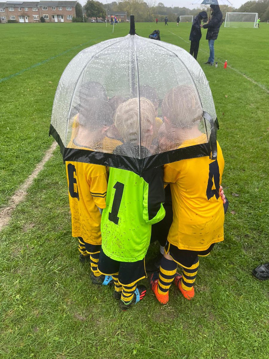 There are Team Talks and then there are U7 Potters Team Talks. 💙💛🌧️#comeonyourangers