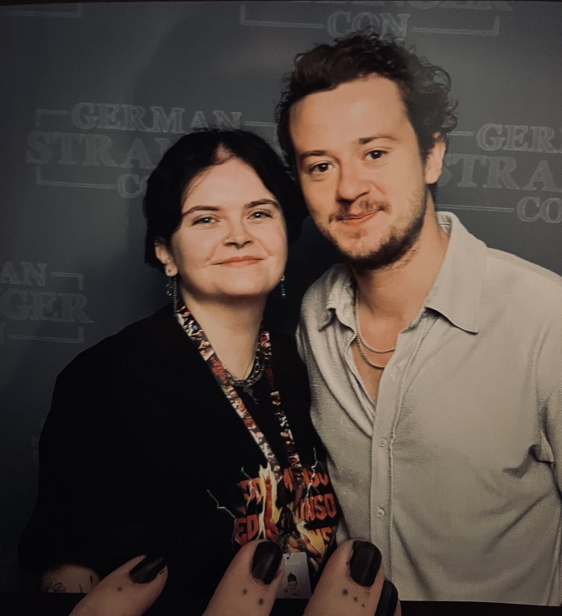 joequinnlat's tweet photo. ๐ธแ Foto
Joseph Quinn junto a una fan el dรญa de hoy en la #GermanyComicCon https://t.co/RWdEeMMbzz