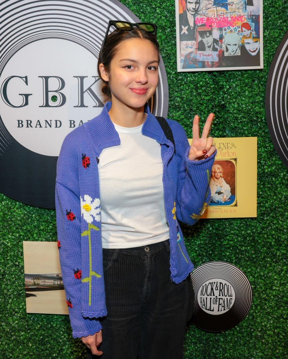 livupdates_'s tweet photo. Olivia Rodrigo yesterday the GBK Brand Bar Back Stage during Rock &amp; Roll Hall of Fame. https://t.co/QXEESjrA4B