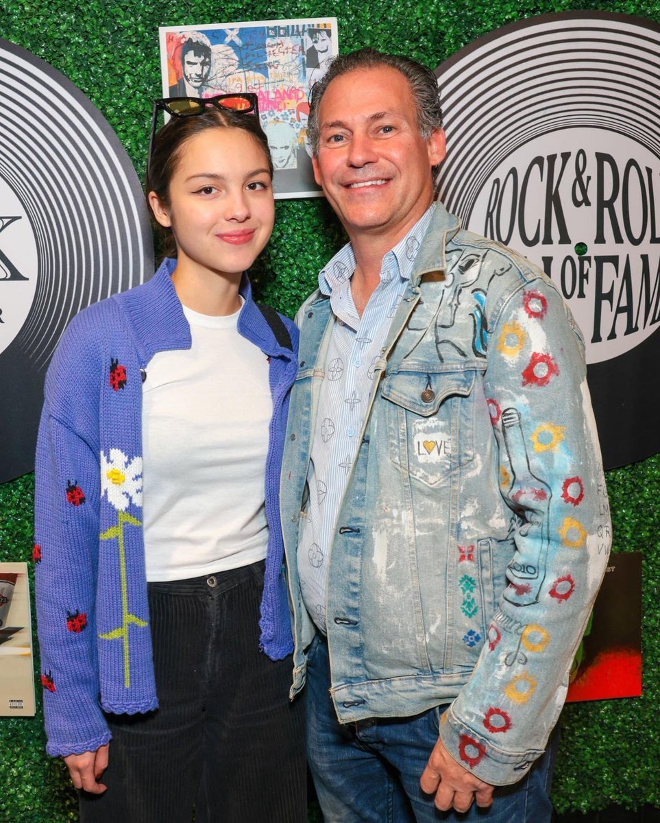 livupdates_'s tweet photo. Olivia Rodrigo yesterday the GBK Brand Bar Back Stage during Rock &amp; Roll Hall of Fame. https://t.co/DhuXdeUc1P