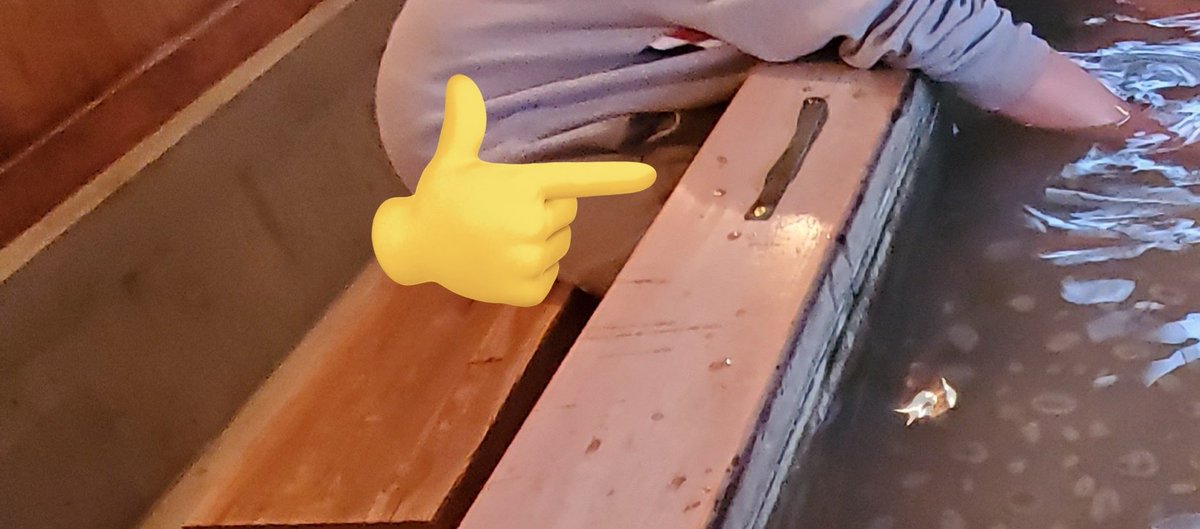 xxaya_chanxx's tweet photo. 宮城県鳴子の手湯でこれ置き忘れ…😢
どなたか拾った方居ないかなぁ…😭
緑の革で出来た腕に着けるベルトです。
次男の大切なものです😢
名前が刻印されてます😭
#拡散希望 https://t.co/n2Wg539v3w