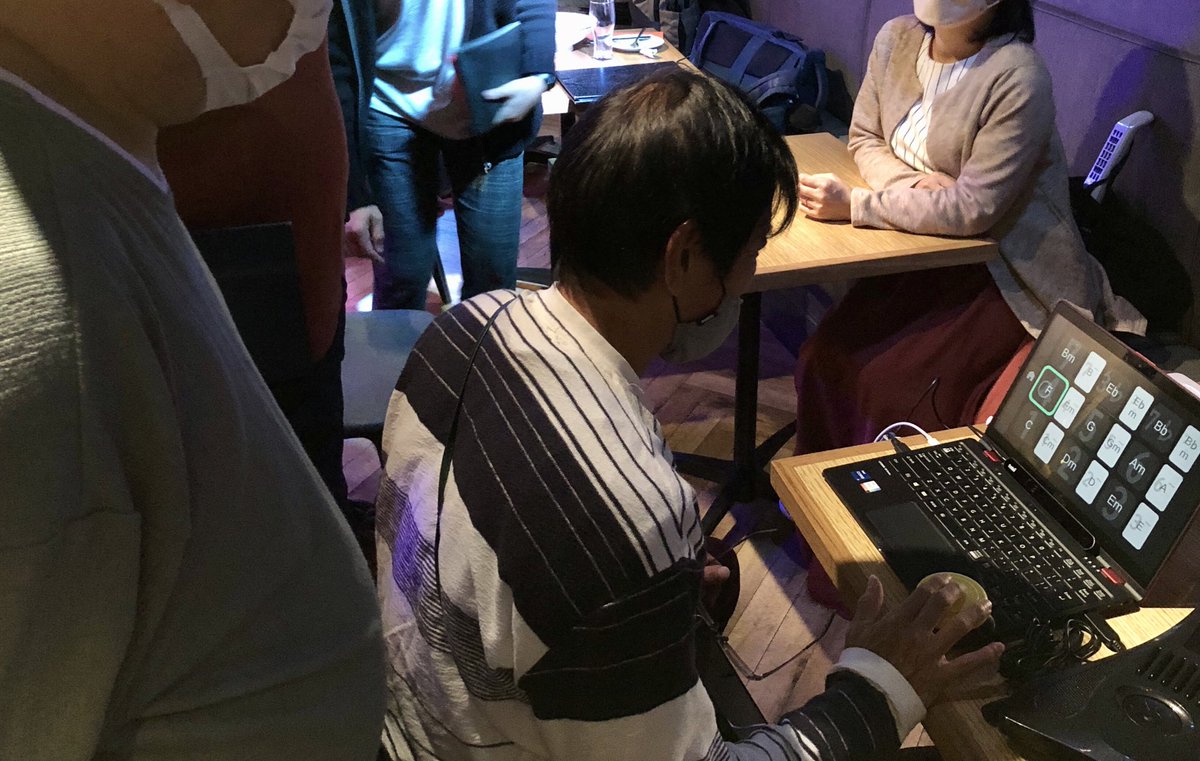 hongohideki's tweet image. #インスタコード 交流会in赤坂
同日開催の #9tree のお二人とのコラボセッションの様子を少しだけ！

新開発の目線で演奏出来るインスタコードの体験もして頂きました！

お集まり頂いた皆様ありがとうございました😊

#instachord
#サンフォニックス