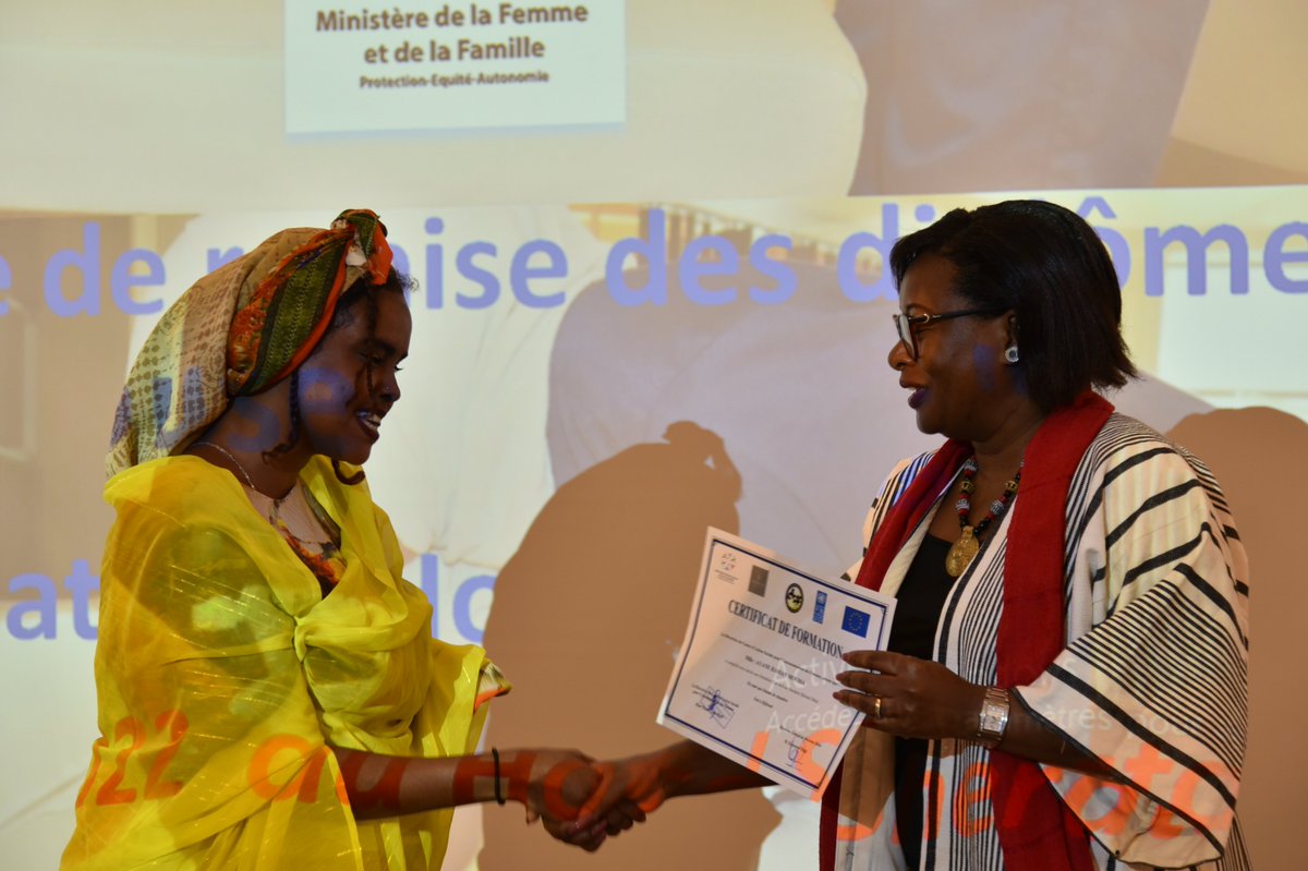 PNUDDjibouti's tweet photo. 3⃣0⃣ jeunes djiboutiennes accompagnées par le #CASAF ont reçu de la part de @UEaDjibouti, @PNUDDjibouti et MFF leurs certificats en "Housekeeping", après 3⃣mois de format° au @Sheratonhoteldj ds le cadre du projet FEMFI pour l'autonomisat° des ♀️ financé par @UEaDjibouti
#SDG5 https://t.co/ncG6SwRwx1