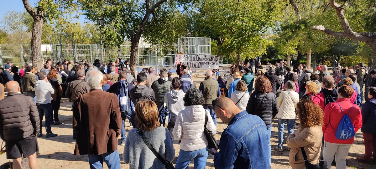 PelotazoErmita's tweet image. #Exitazo con más de 200 personas en la #asambleavecinal de hoy. Este #Pelotazo lo paramos participando y organizándonos. 💪👍