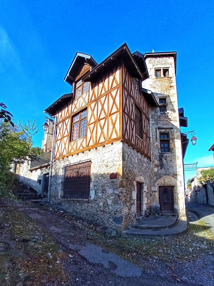 PlanetaDunia's tweet photo. Hoy visitamos uno de los pueblos más bonitos de #Francia, etapa del Camino de Santiago y Patrimonio de la Humanidad de la #UNESCO. Saint-Bertrand-de-Comminges ha conservado restos de su pasado romano y medieval @TourismeHG #TourismeHG #pyrenees31 #stbertrand https://t.co/7nyLGhtfvY