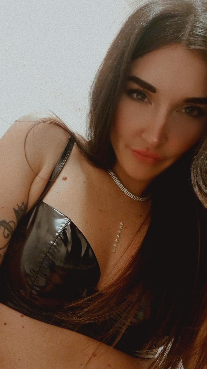 AlessiaBeauty95's tweet photo. Who likes latex?👅🖤
https://t.co/rpbEocz661
#onlyfansbabe #onlyfans #onlyfanspromo #onlyfansFree #latexgirl #bralette #tezenis #underwear https://t.co/gnbgmWjU3o