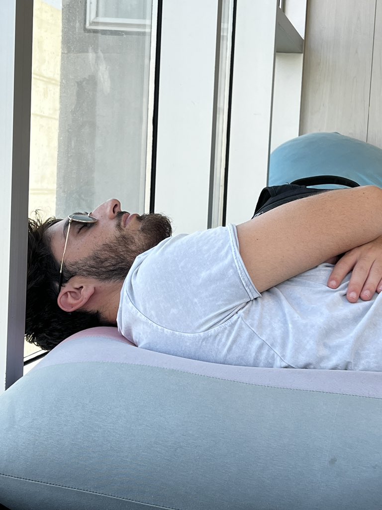 DavidZarzevsky's tweet photo. Deep relaxation https://t.co/oQzAZCcijp