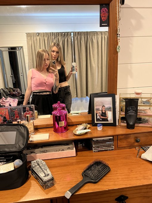 🫦💖 🎸  🎶 🍻 👯&zwj;♀️ https://t.co/BGzFkacaGa<a href="/tag/newprofilepic"class="tags"><span>#newprofilepic</span></a>