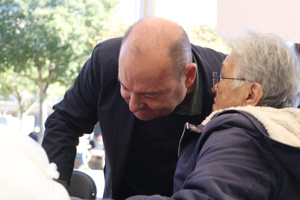 carlosruiztwitt's tweet photo. Avui al parc del Torrent Ballester hem celebrat la jornada Vine al teu Casal! Per donar a conèixer els casals de barri a tota la ciutadania, amb ganes que cada cop els gaudeixin més veïnes i veïns i seguir fent créixer la xarxa ciutadana a Viladecans que ens fa forts com a ciutat https://t.co/NpiJHL4PYs