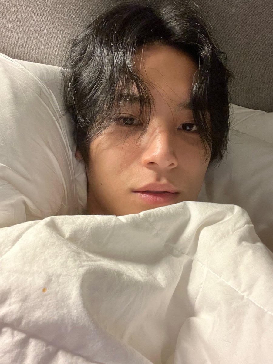 jeontaekimgguk_'s tweet photo. if bella poarch had a secret husband for 4 years, then what guarantees y'all that i ain't married to this man already? hmm? so y'all sit down...💆‍♀️💅❤ https://t.co/UK18V3KH1M