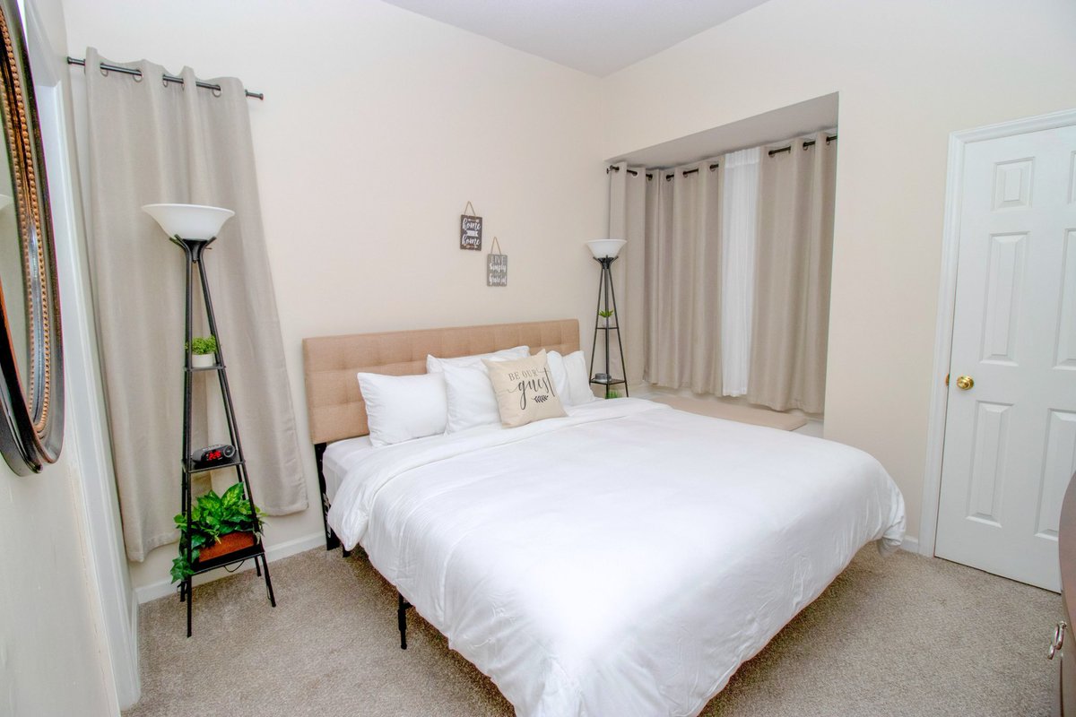 Enjoy a great night's sleep in a charming, tranquil master bedroom. Furnished with a king-size hybrid bed, fresh linen, window seating, blackout curtains, a walk-in closet and your own en-suite bathroom. #getaways #vacationrentalhomes #shorttermrental #travelnurse #NorthCarolina
