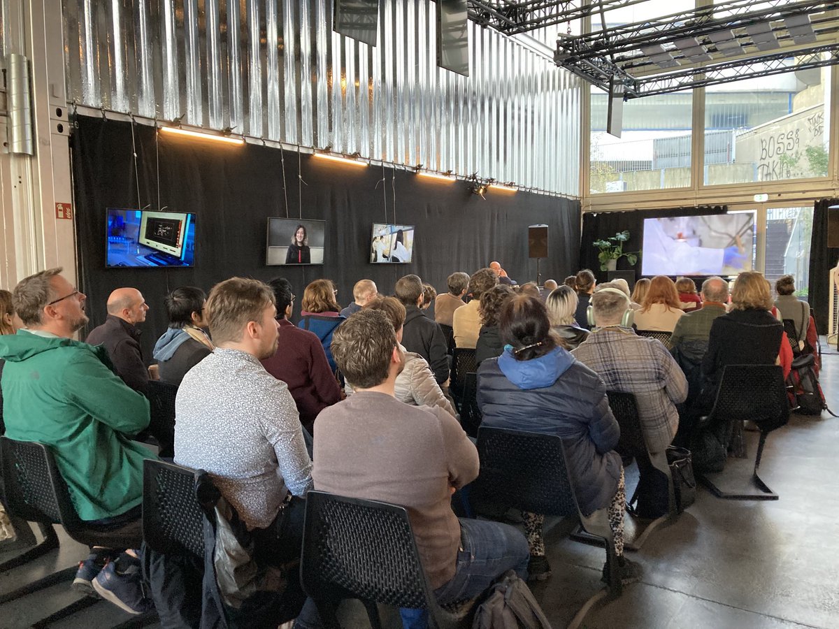 FVB_adlershof's tweet photo. Es geht los!!! Wir feiern unseren 30. :-) Wer neugierig ist, einfach vorbeikommen! https://t.co/Xne3wVxx8E @BerlinSciWeek @PaulDrude @LeibnizFMP @LeibnizIGB @IZWberlin @WeierstrassInst #MaxBornInstitute #LeibnizIKZ https://t.co/stoWyNUaLX