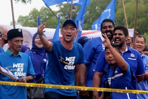 financetwitting's tweet photo. #DAP Candidate Insulted As "#Chinese #Dog" - Proof How Racist #UMNO-Malays Mistreat Minority Chinese For Over 60 Years - https://t.co/lzLAq9eziV #elections2022 #PRU15 #Undi100Peratus #BarisanNasional #racism #discrimination #Corruption #racist #extremism #KerajaanGagal #UMNOscam https://t.co/w7M8OUD0Da