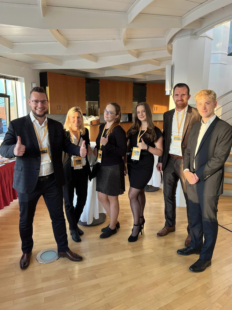 predvyber_cz's tweet photo. Na tw ho nenajdete, ale instagram má plný fotek z cest! Cestovatel a fotograf #JiříKolbaba byl hvězdou našeho letos posledního #HRworkshop'u. Doufáme, že jste si ho užili - a sledovat ho můžete na https://t.co/QgZ3JvnKny https://t.co/JNxrAEN1h3
