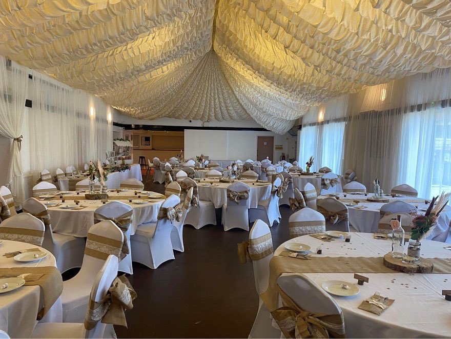 MineheadRfc's tweet image. ⚪️⚫️Weddings at MBRFC⚪️⚫️ Bet you didn’t realise our hall could be transformed into this! hold your wedding reception  here at MBRFC? We have the perfect location with large hall, 2 bars &amp;amp; parking. Selected dates still avail for 2023. #mineheadbarbarians #rugbyclub #weddingvenue