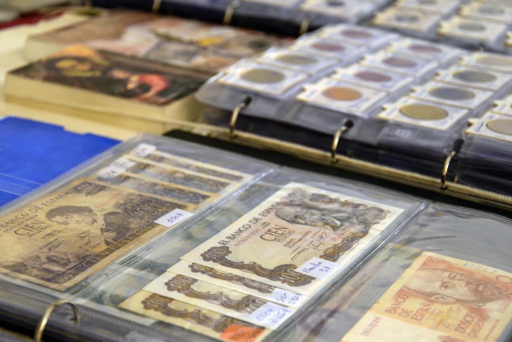 JesusRicca's tweet photo. La Asociación de Coleccionistas y Numismática de #Huelva. No hay mejor plan para los domingos que pasear por la Calle San #Sebastián y, junto a la Plaza de la Dinastía de los #Litri, disfrutar de productos interesantes y únicos. https://t.co/zW35hOh9pz