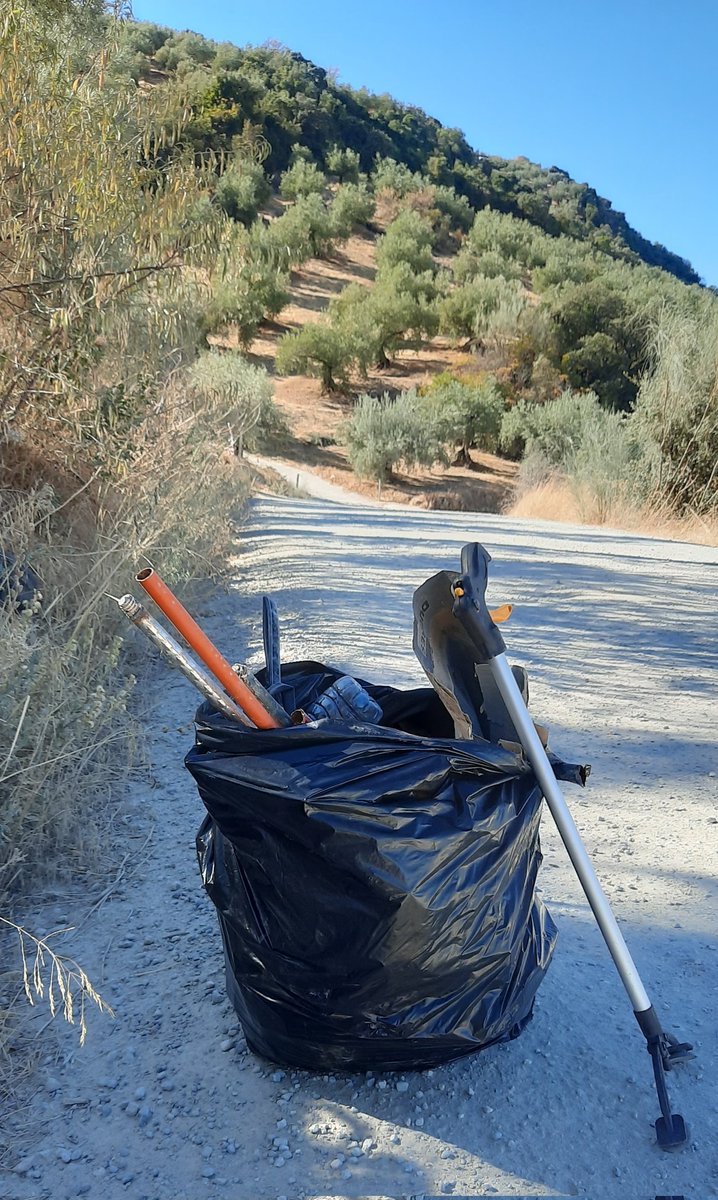 RCamachoLp's tweet photo. Hoy coincidiendo con parte del recorrido de la 7ª edición de la Maratón MTB de la Subbética, me he adelantado a su paso practicando #plogging, este es el resultado de #Basuraleza recogida.
@turismodepriego
@dipucordoba 
@Subbetica 
#SerParteDeLaSolución https://t.co/U760rTbiDf