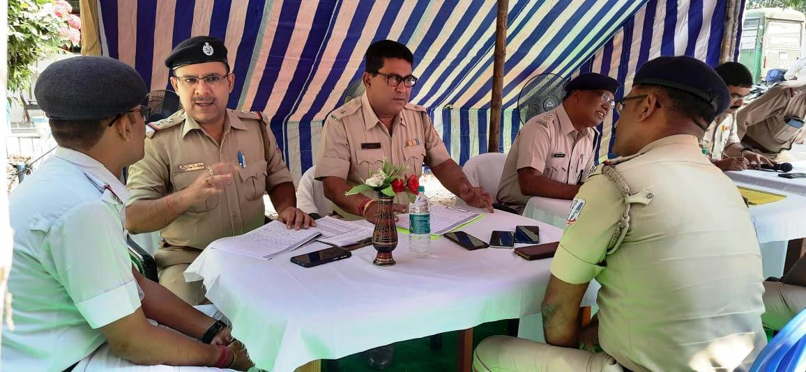 Cpadpc's tweet photo. An Interaction Programme with the Police personnel under this Commissionerate held at Asansol Police Lines on 06.11.2022 where 32 Police personnel interaction with Superiors Officers for their problem.
#InteractionProgramme
#ADPC
@WBPolice https://t.co/1aaiVHXvzP