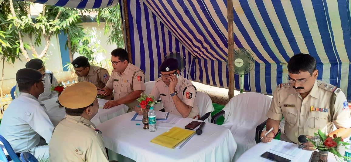 Cpadpc's tweet photo. An Interaction Programme with the Police personnel under this Commissionerate held at Asansol Police Lines on 06.11.2022 where 32 Police personnel interaction with Superiors Officers for their problem.
#InteractionProgramme
#ADPC
@WBPolice https://t.co/1aaiVHXvzP