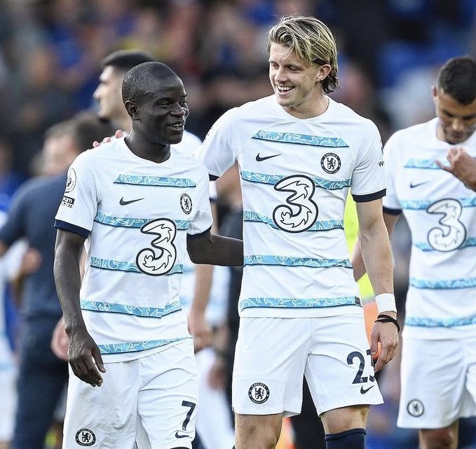 HarryCFC170's tweet photo. How we miss N'Golo Kante. His ability to press and then start the Chelsea counter attack. We just don't move the ball quickly enough.

Takes far too long for our players to get their heads up and get it out of their feet https://t.co/CijkACjjmW