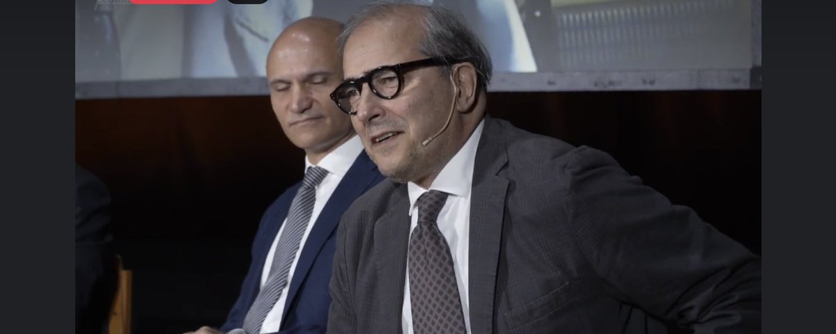 unborgodilibri's tweet photo. Che bello dibattito sindaci a #casacorriere @PalazzoRealeNap con @venanzio_post, vice direttore @Corriere. Bella idea @Enzo_dErrico e @lavalente65 e vedere anche ragazzi chef #villaggiodeiragazzi #maddaloni con il loro preside ing. @ClaudioPetrone8 e maestro chef #giuseppedaddio https://t.co/Ck9KTUBmDC