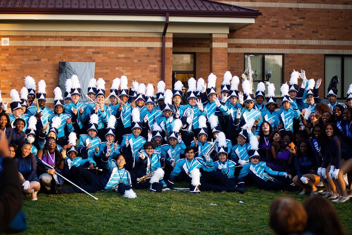 It’s STATE CHAMPIONSHIP DAY! Please wish them lots and lots of luck!!!
Go Spirit of Clarksburg Marching Band💙🐺
📸 : Catherine Hiles (CHS Class of 2019) <a href="/THE_MrO/">CHS Instrumental Music</a> <a href="/spiritofCHS/">CHS Marching Band</a> <a href="/Cburg_Coyotes/">Clarksburg HS 🐺</a>