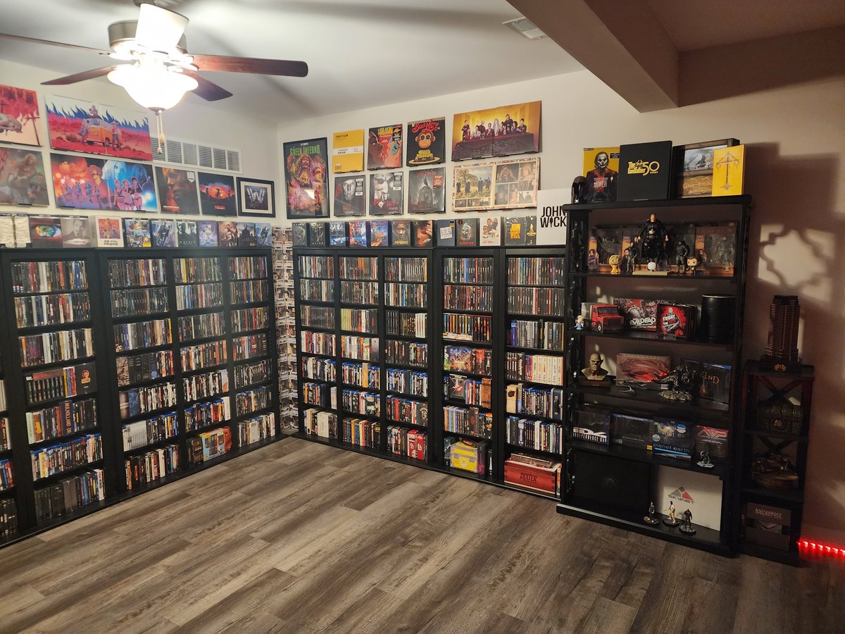 DC0000014's tweet photo. Updated #shelfie 👀😍
#mantalab #filmarena #novamedia #kimchidvd #weet #PhysicalMedia #steelbook https://t.co/7ddRd1gOHK