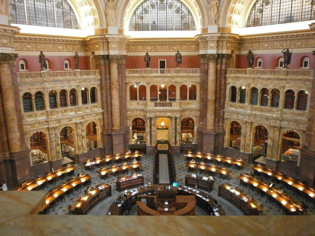 Levenger's tweet photo. Today #Sunday Reads reaffirms our reverence for books with a visit to the Main Reading Room of the @LibraryCongress, located in the Thomas Jefferson building.
#LibraryOfCongress #WashingtonDC #beautifullibrary #bookshelf #booklover #book #books #ilovetoread #Levenger https://t.co/H9cRAKFOMz