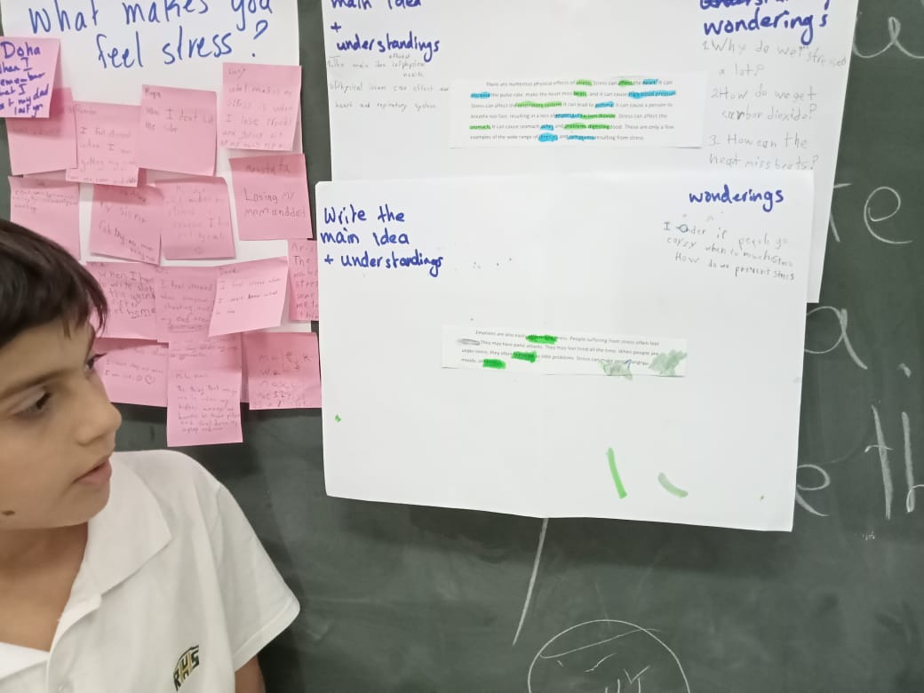 RHHS_Elementary's tweet photo. After answering a guiding question about stress, BE4A learners engaged in a jigsaw reading activity, wrote their understandings and wonderings, shared their work, and revisited their first understandings #scaffolding #peer_feedback #healthy_issues @RHHS_Saida https://t.co/jA9yMqMzER