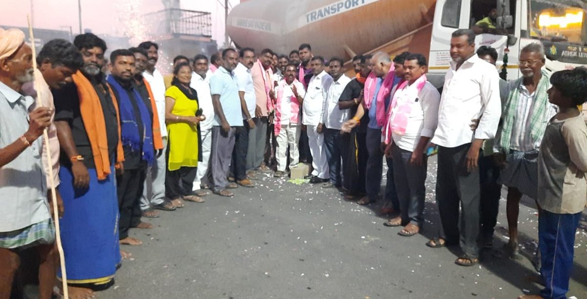 BagathNomula's tweet image. హాలియా పట్టణం లో మునుగోడు ఉపఎన్నికల ఫలితాల విజయోత్సవ సంబరాల్లు చేసుకున్న పార్టీ శ్రేణులు.

#MunugodeWithTRS