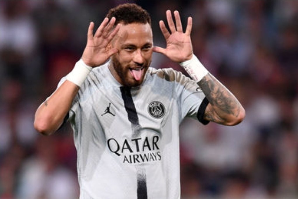 Soje2384's tweet photo. #LORPSG Neymar, 30 ans est partout. 45 min pleines. Il defend grave, construit, attaque, marque, offre des caviars. A coté tu as un gamin de 23 ans, avec une attitude de ROI sur le terrain. Aucun EFFORT defensif. Puis ses groupies vont sortir les STATS à la fin de match😖 https://t.co/AqROkcncZ7