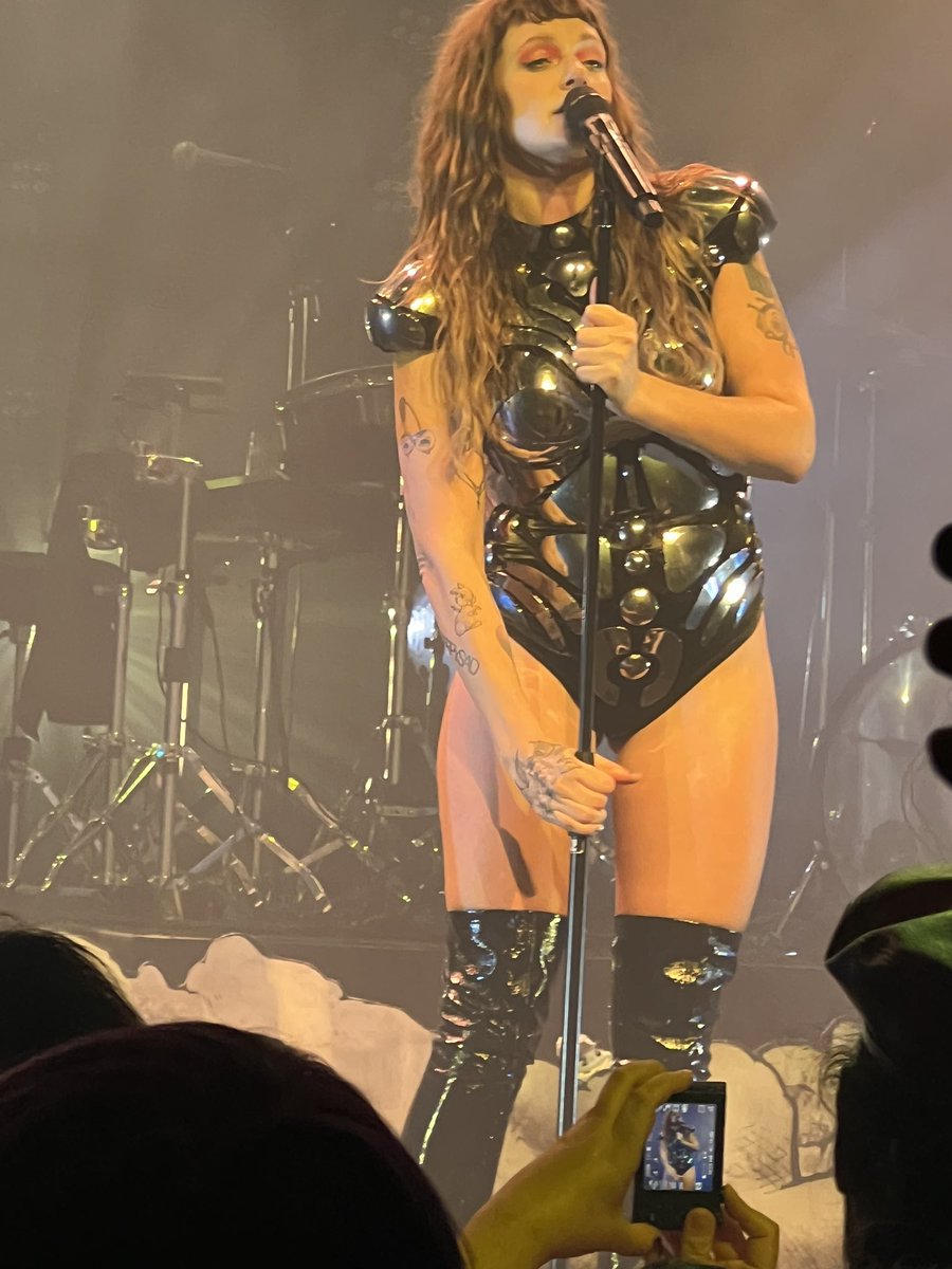 eiusRyan's tweet photo. @ToveLo was iconic ❤️❤️ https://t.co/pt1irSUAiG