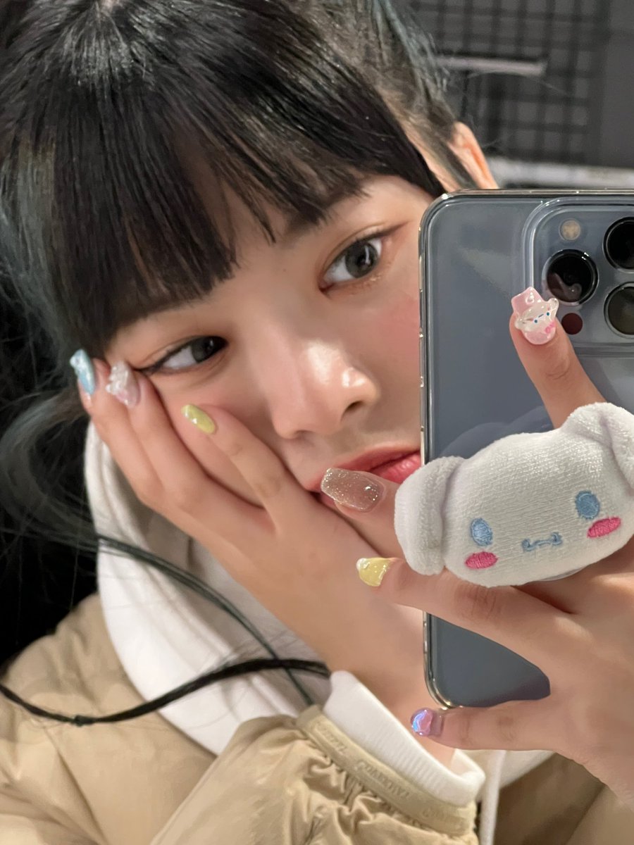 squishychaewon's tweet image. twinz 😭