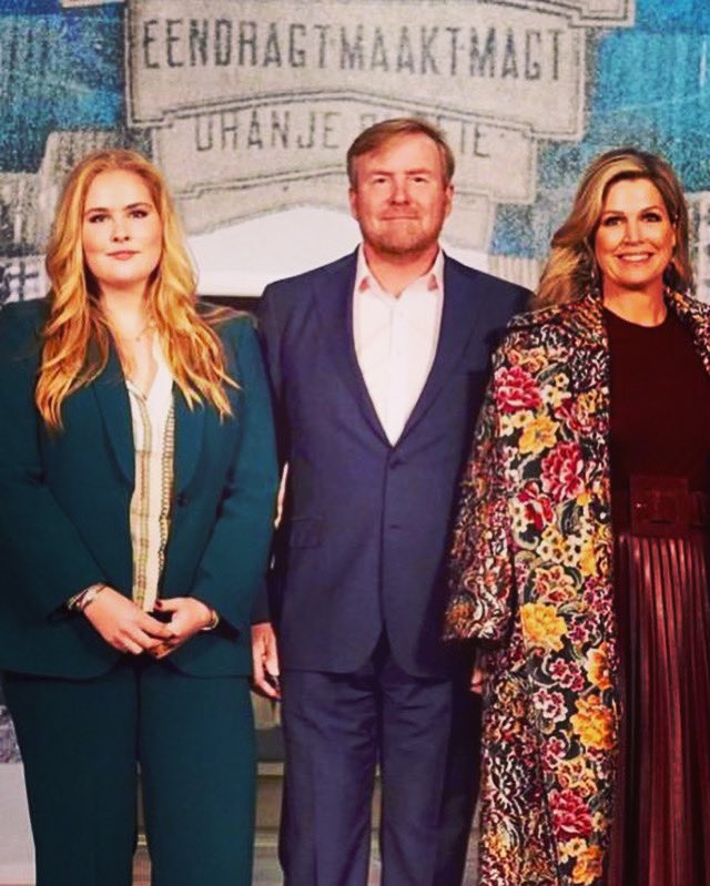 breukelenbridge's tweet image. The royals of The Netherlands (king, queen and crown princess) are always in front of the official motto of Brooklyn: Eendraght Maeckt Maght. And behind it. Old Dutch spelling may vary.

#eendrachtmaaktmacht #eendraghtmaecktmaght #unitymakesstrength