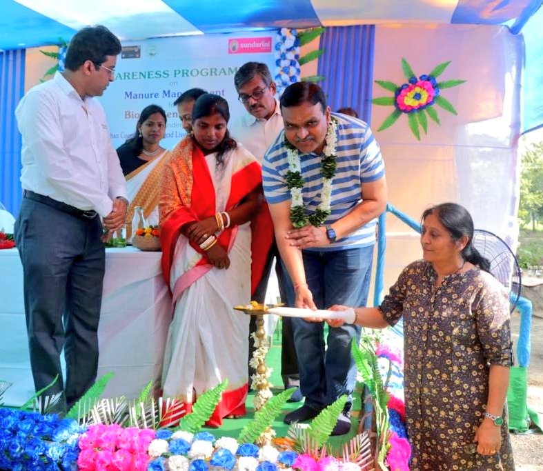 NDDB_Coop's tweet photo. Shri @ShahMeenesh, Chairman, NDDB presided over an awareness programme on Manure Management for biogas beneficiaries &amp; interacted with women dairy farmers of Sundarban Milk Union during his visit to Basanti block of West Bengal's Sundarban with Dr AP Mishra, MD, Sundarban Union https://t.co/DhsN4AnjLI