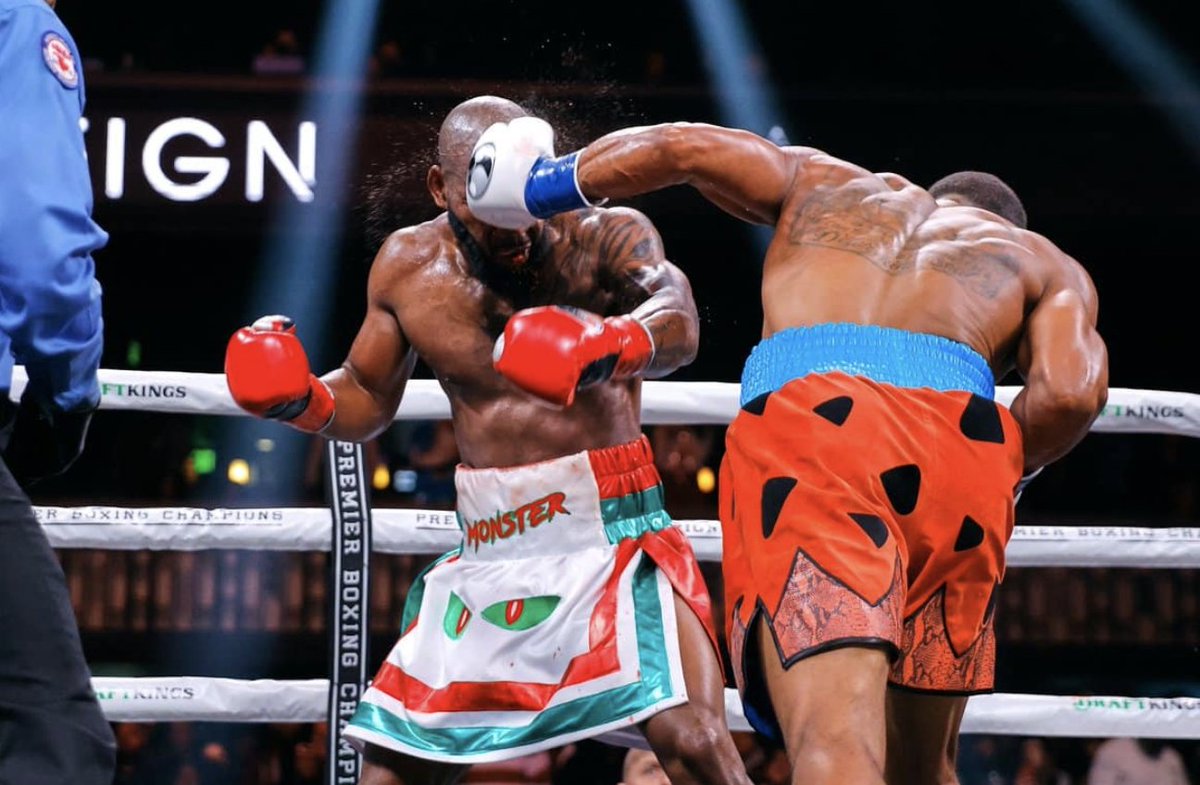 BoxingStuds's tweet photo. Ex campeon mundial Andre Dirrell (USA) noquea en 10R a Yunieski Gonzalez (Cuba). Video Reportaje disponible por medio de nuestro canal de Youtube: Boxing Studs
#Boxeo #NoticiasBoxeo #BoxingStuds #DirrellGonzalez #AndreDirrell
https://t.co/CpazEDZom2 https://t.co/0Dwmz3IfDq