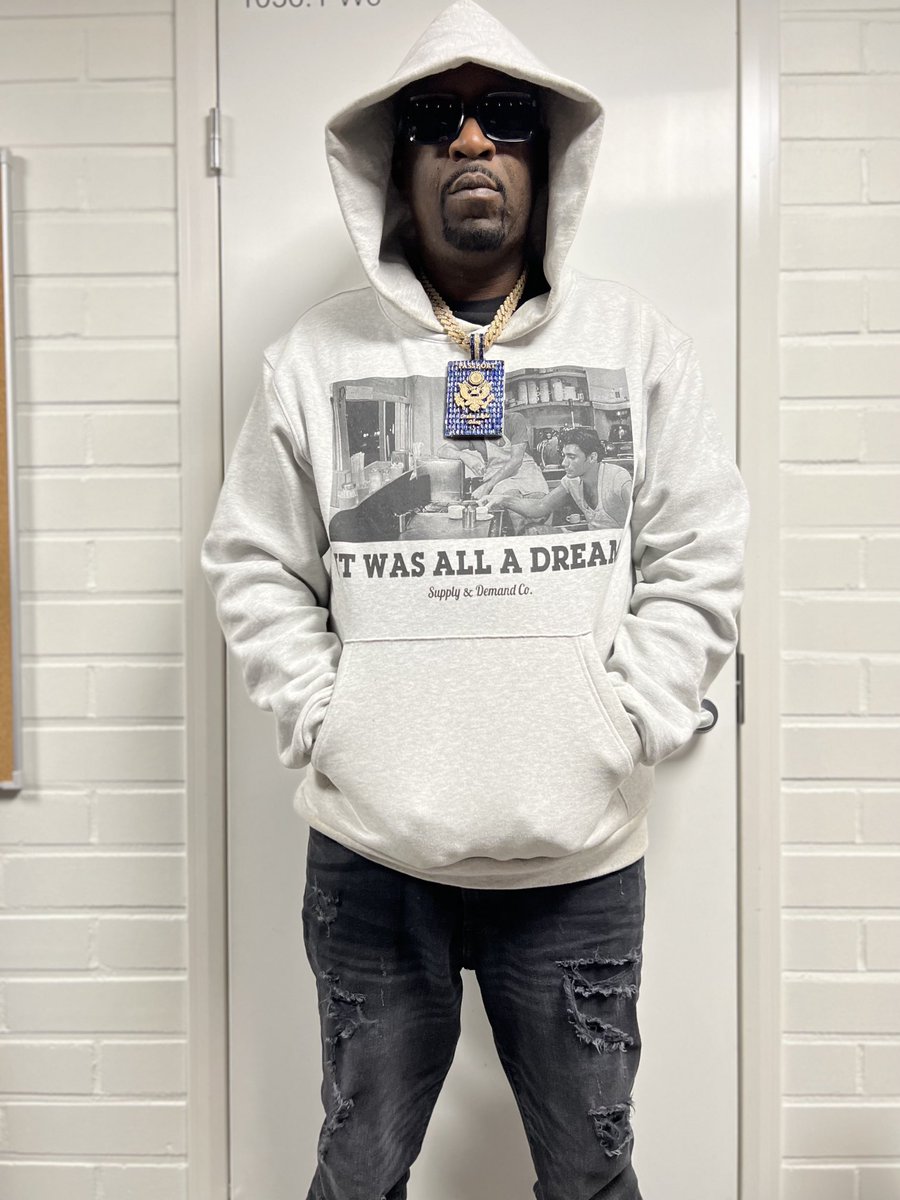 TonyYayo's tweet photo. I PUT THAT SH*T ON, Cause it was really ALL A DREAM ⚡️🦍⚡️
#Passportboyz #GLG #GLGWT2 #Branson #GLGWT #Welcometotheculturepodcast https://t.co/BxUvLXuA7u