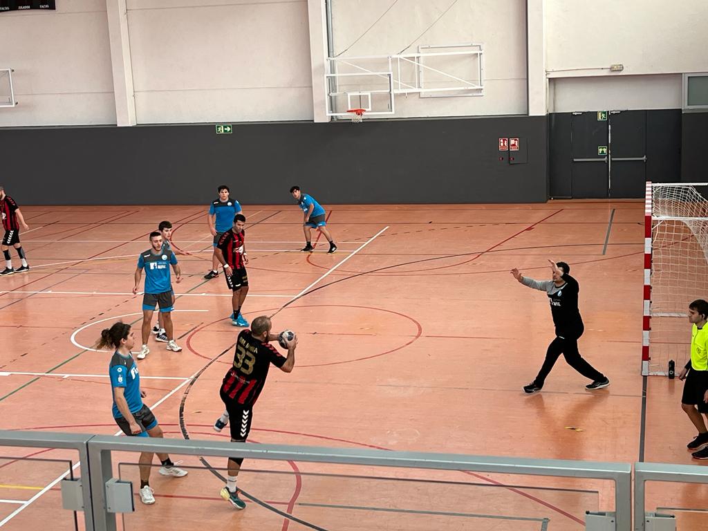 BalonmanoIrunea's tweet photo. Victoria 33-27 frente a un joven y batallador @BalonmanoNoain 

5 jornadas 🤾‍♂️
4 victorias ✅
1 derrota. ❌
Poco a poco cogiendo el ritmo de competición 💪 

Semana que viene buena piedra de toque frente a @CDErreka 

#goiruña
#Balonmano 
#eskubaloia https://t.co/DI0i4Vc5jS
