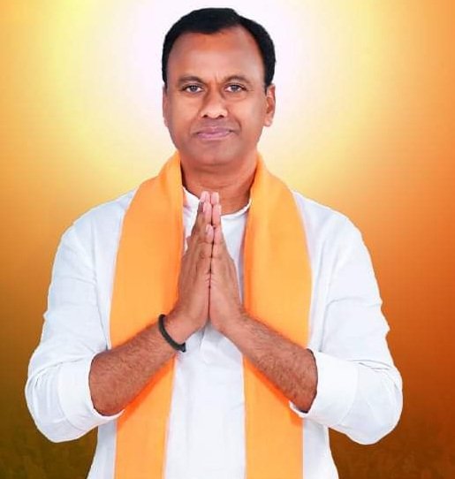 iamtejapatel's tweet photo. @krg_reddy You could’ve switched parties without resigning, like many INC and TDP MLAs did.

You chose the right way.

Win or lose, you fought like a warrior.

#Komatireddy #MunugodeBypoll @BJP4Telangana #Munugode https://t.co/x1n30SZ1vL