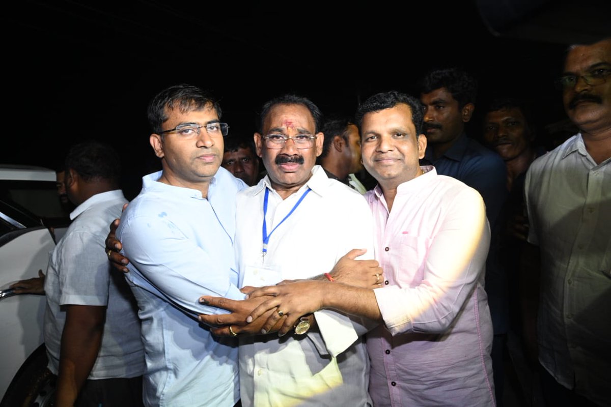 DrGadariBRS's tweet image. మునుగోడు ఉప ఎన్నికలో ఘన విజయం సాధించిన టీఆర్ఎస్ పార్టీ అభ్యర్థి శ్రీ @Koosukuntla_TRS గారికి శుభాకాంక్షలు 💐

#MunugodeWithTRS