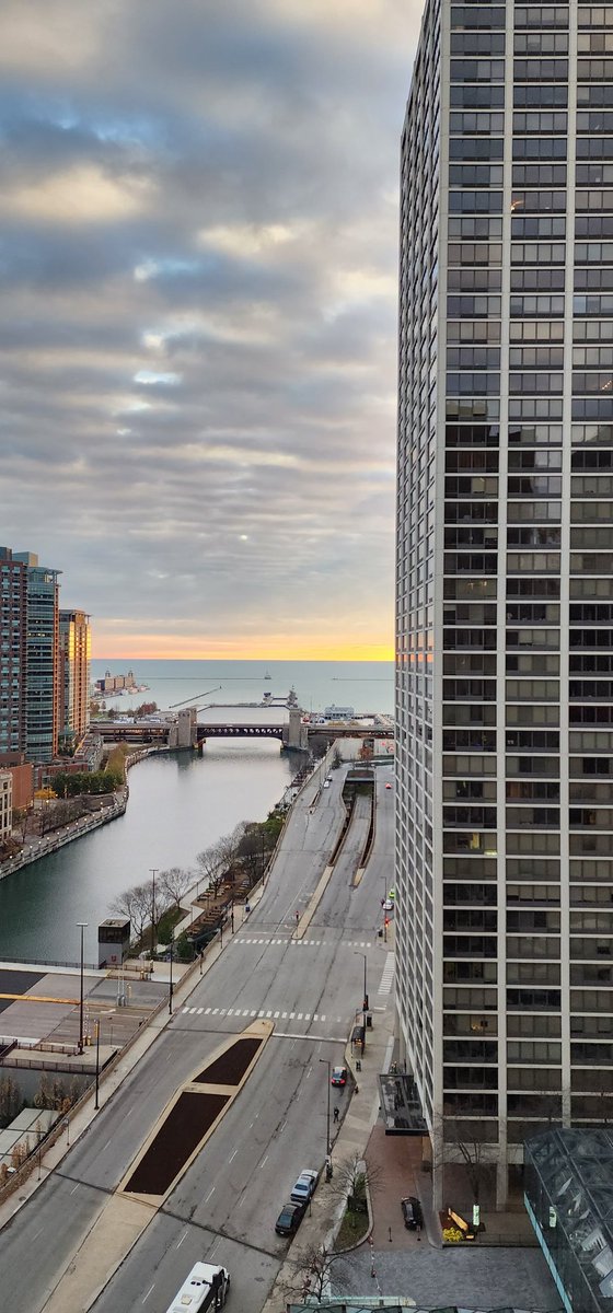 SPressle's tweet photo. Beautiful morning in Chicago ready for @AHAMeetings https://t.co/mOVnzffRHj