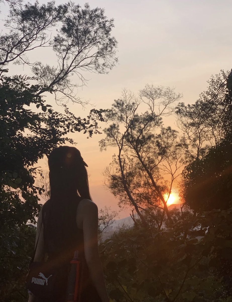 YOUYOUyla's tweet photo. 相信自己，你能作茧自缚，就能破茧成蝶 #爬山 #健身 #落日 #唯美 #交友 #少妇 #湖北 https://t.co/YyytPXLR5D