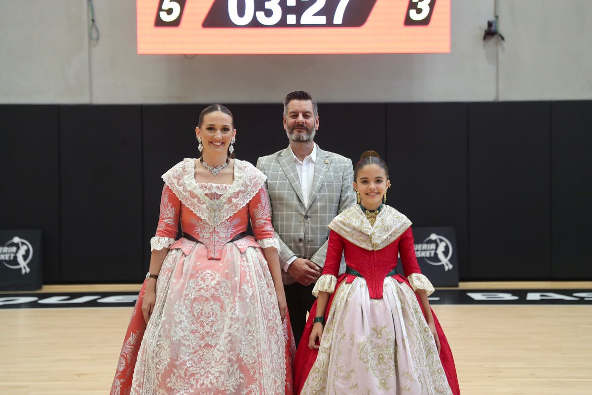 JCF_Valencia's tweet image. 🏆🏀 @LAlqueriaVBC acull el campionat de bàsquet de @JCF_Valencia, que enguany ha aconseguit rècord de participació 👥🔝, amb més de 250 persones, a les quals s’ha sumat un equip del club Aderes ♿️.

Gràcies a totes! 👏

#EsportsJCF #Falles23