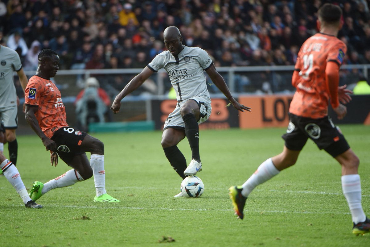 sport's tweet photo. #Ligue1🏆
#LorientPSG  ⚔️

️⚽️ ¡GOL! Aparece Danilo Pereira para firmar la remontada

🟠🟠 1-2 ⚪⚪ (81')

#EnDirecto ▶️ https://t.co/qiPsbps8Cr https://t.co/iybijXAaM5