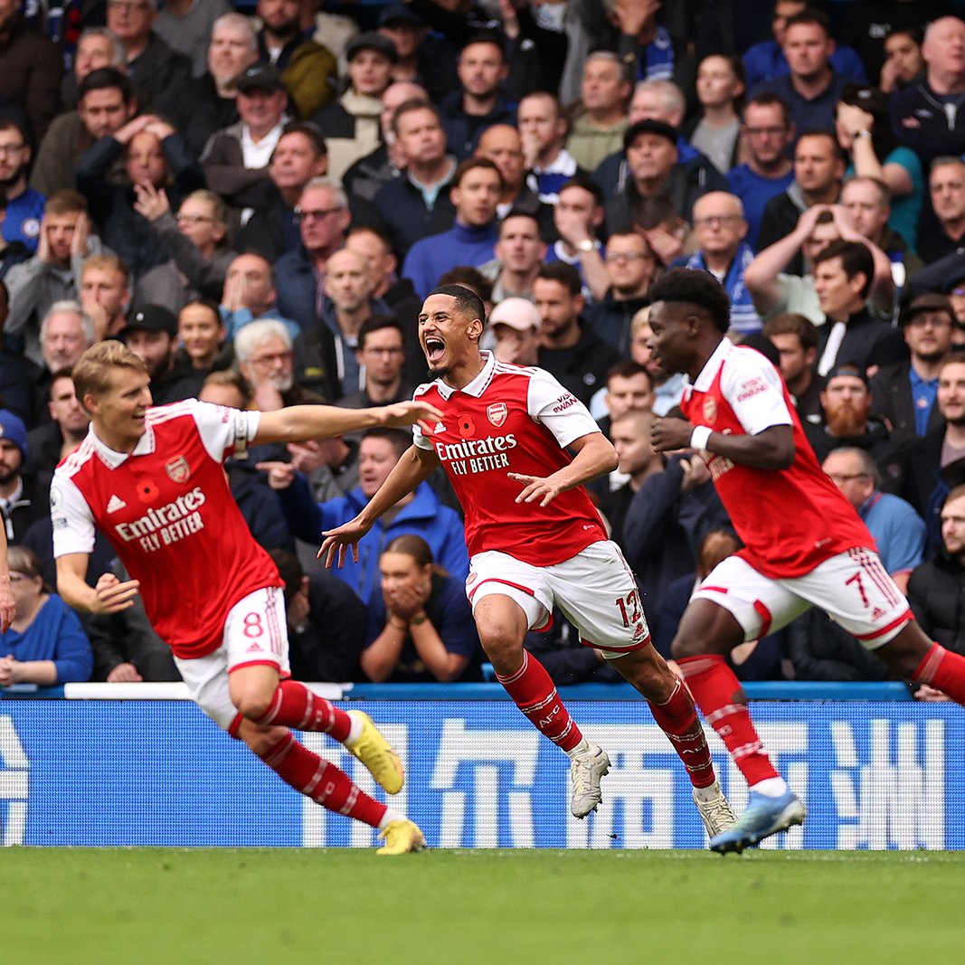 PLinUSA's tweet photo. London is 🔴🔴🔴

The Gunners are back on top after a statement win 📈

#CHEARS https://t.co/lGI8qmgi8C