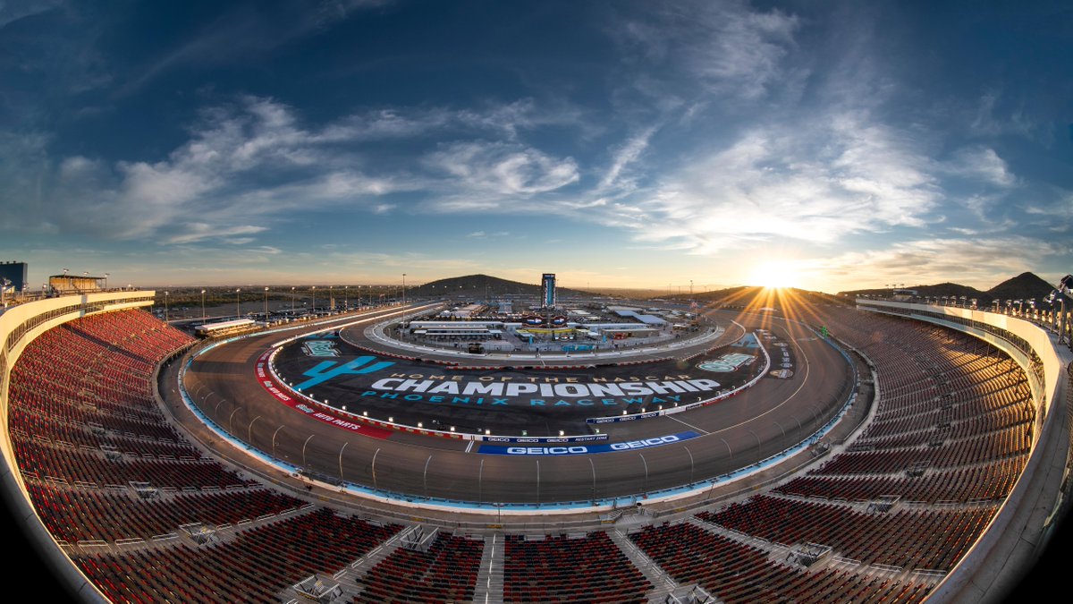 Phoenix Raceway tweet media