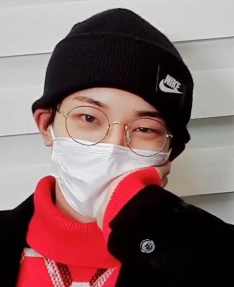 근데 진짜 원우라는 생명체는 뭘까...
개화기 지식인인데 깜장 고양이임...
겁나 차갑고 딱뚝콱으로 생겼는데 
아우웅 하고 애교 부림... 말랑함
래퍼인데 발라드 좋아함... 심지어 잘 부름...
... 더보기