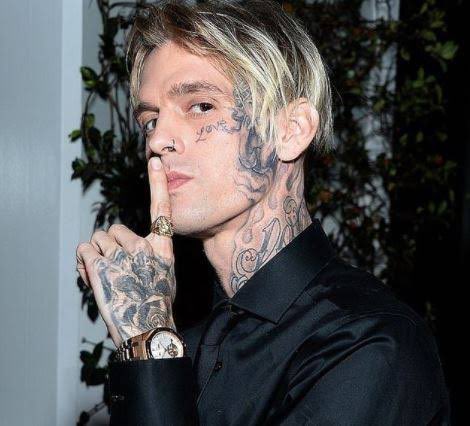 chabeloviviomas's tweet photo. Chabelo vivió más que Aaron Carter, hermano menor del popular Nick Carter de los Backstreet Boys y cantante y rapero que alcanzó fama internacional con sus primeros discos como estrella juvenil, de donde se desprendieron temas como Aaron's Party y I want candy, entre otros hits. https://t.co/6dwvEy8Pv8