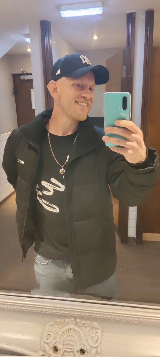 jamiebeags's tweet photo. So I'm thinking about doing some more mid-life fashion ideas for men in their 40s. Hit me up with any outfit ideas to get me started! My fave puffa is by #Nicce at @flannelsfashion 😍 https://t.co/Kzrm9Dzzye