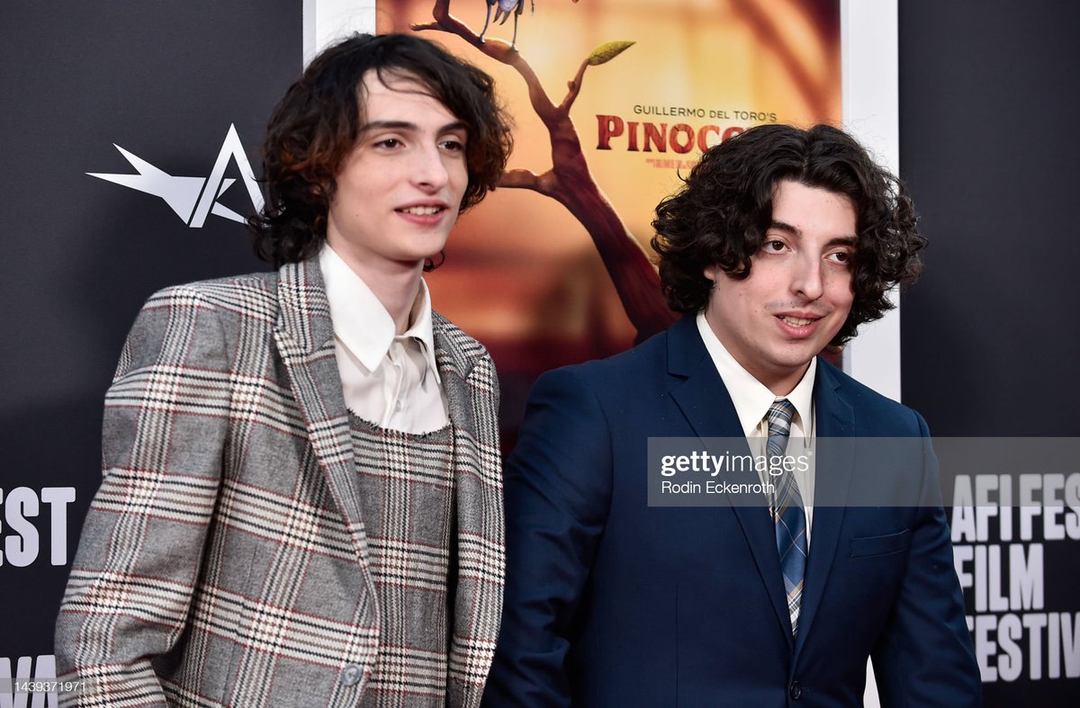 Finn Wolfhard Updates on Twitter "Finn Wolfhard with brother Nick
